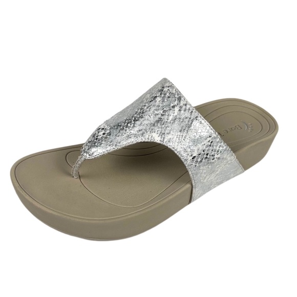 BareTraps Shoes - BareTraps Womens”Galina” Silver Metallic Fit Flop Size 8M